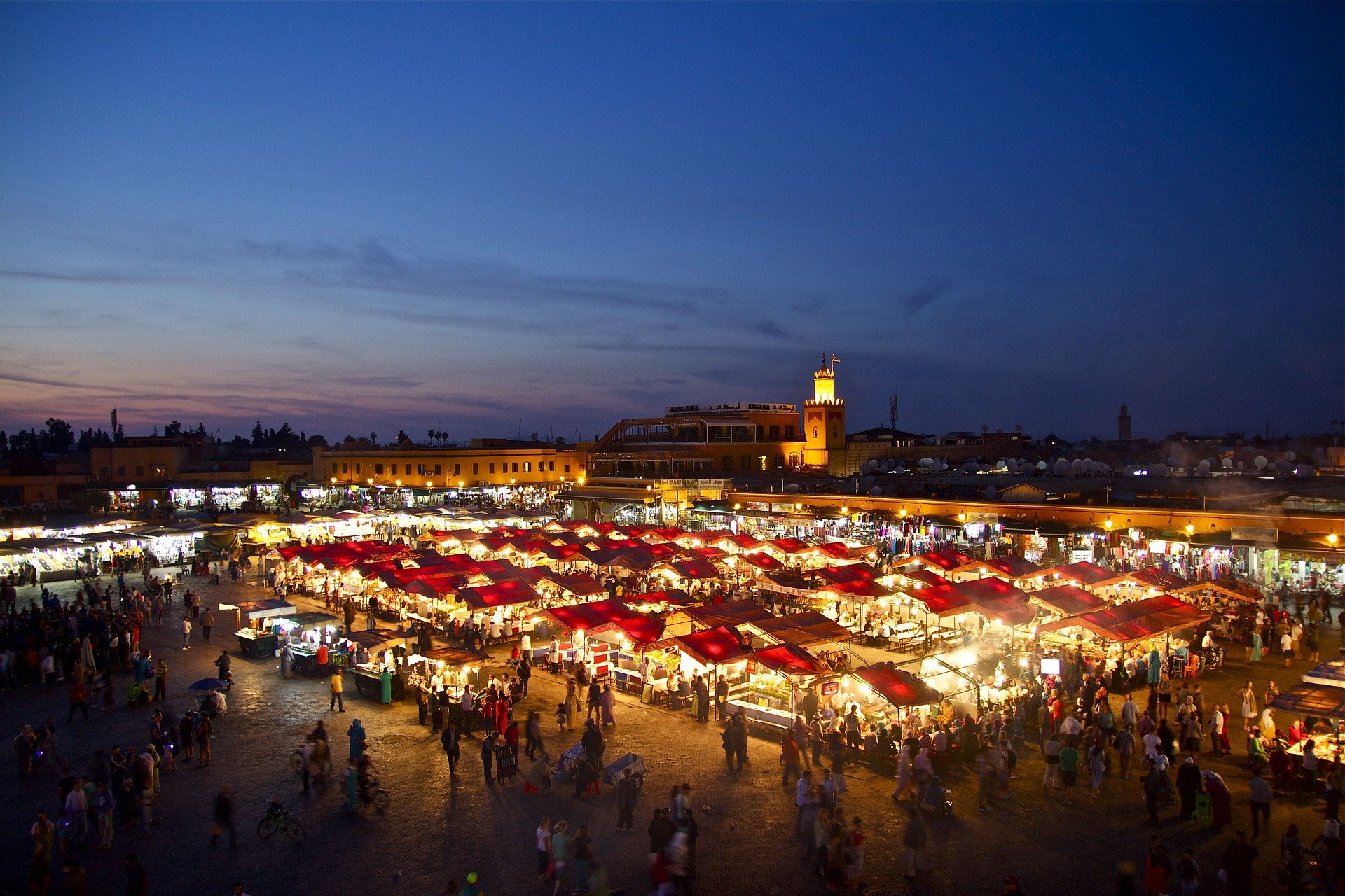 A image of the Jemaa el-Fnaa at night